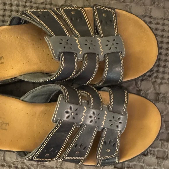 Clarks Black Leather Sandals - Picture 2 of 3